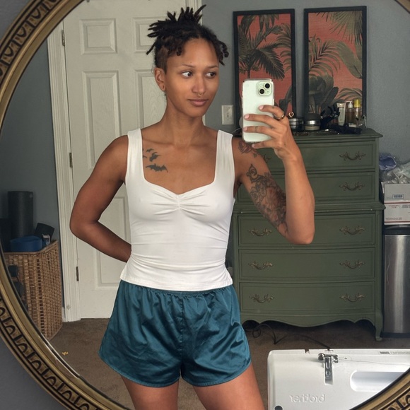 Princess Polly White Crop Top - Picture 2 of 6